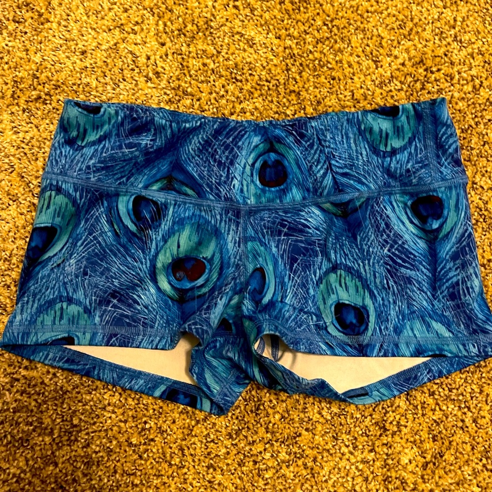 Fleo shorts size medium